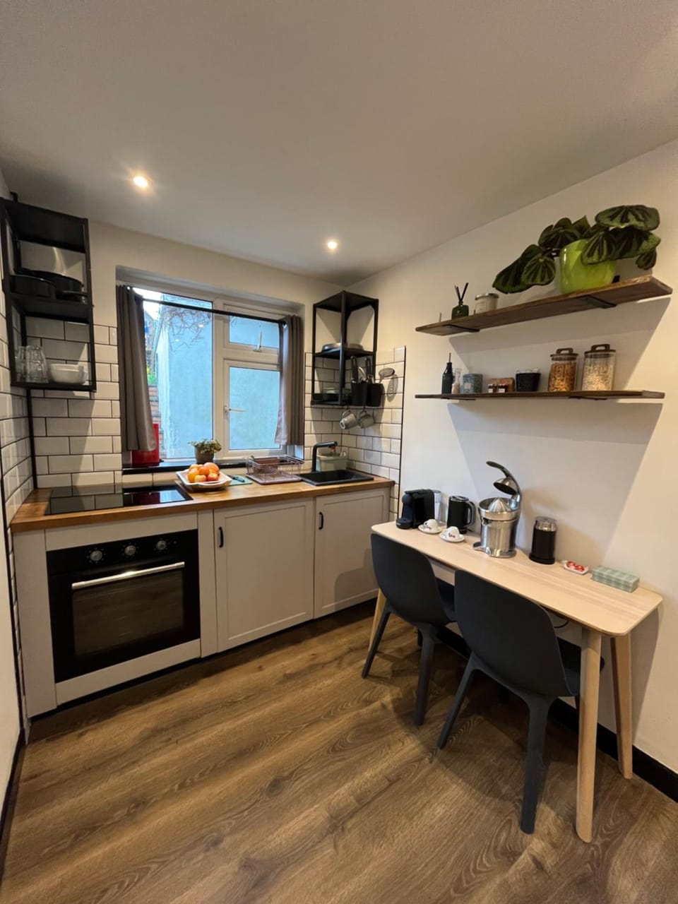 Kitchen or kitchenette, kitchen
