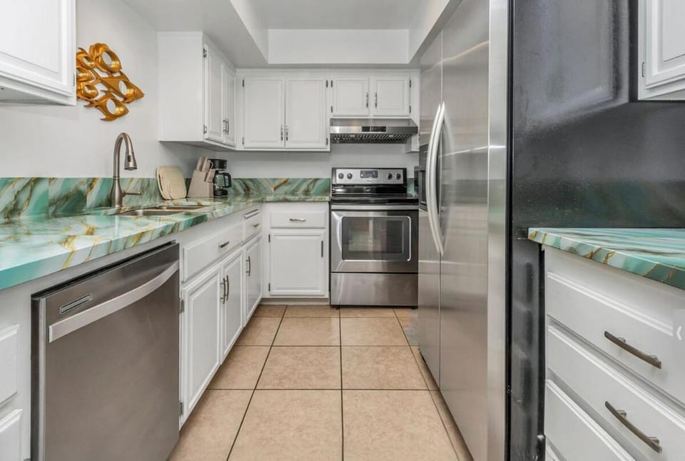 Kitchen or kitchenette, dishwasher, oven, pet friendly, stove