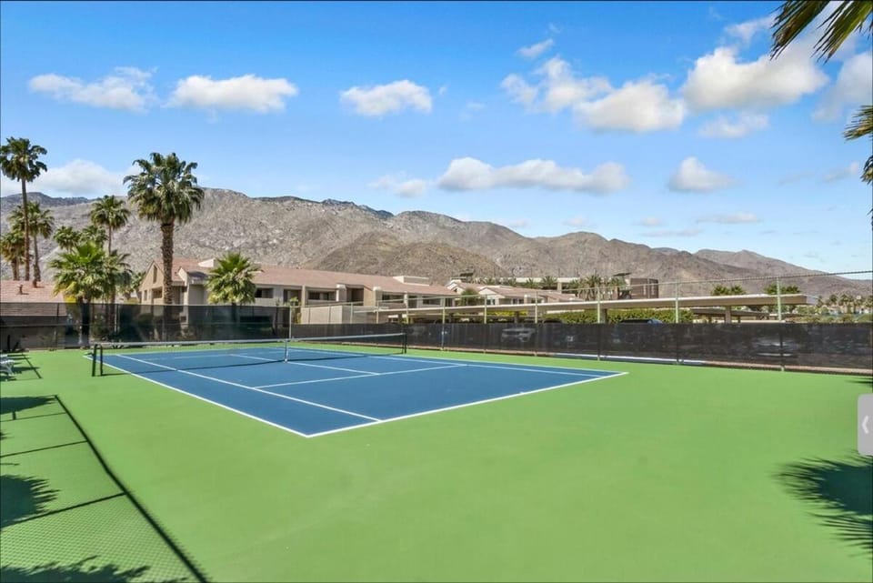 Day, Squash, Tennis court, Tennis court