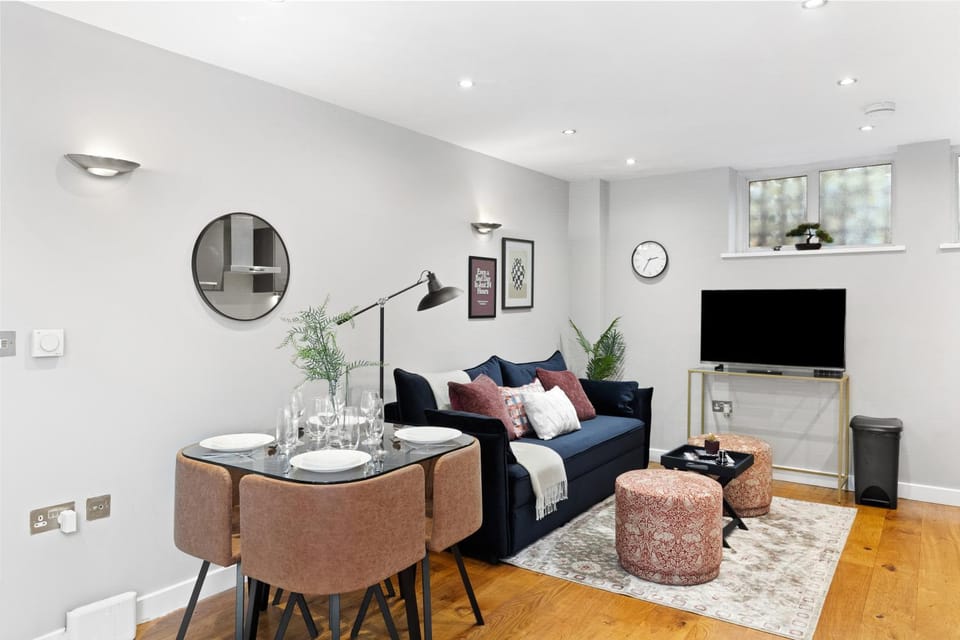 Artistic Flair 1 BD Cottage in NW11 Sleeps 3 Apartment in London Borough of Camden