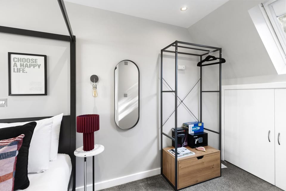 Artistic Flair 1 BD Cottage in NW11 Sleeps 3 Apartment in London Borough of Camden