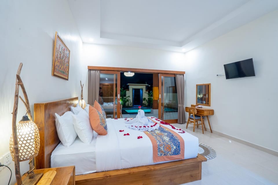 Bed, TV and multimedia, Living room, Bedroom, towels