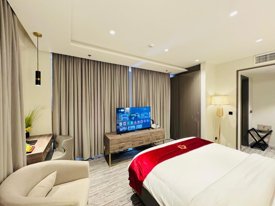 Bed, TV and multimedia, Photo of the whole room, Seating area, Evening entertainment