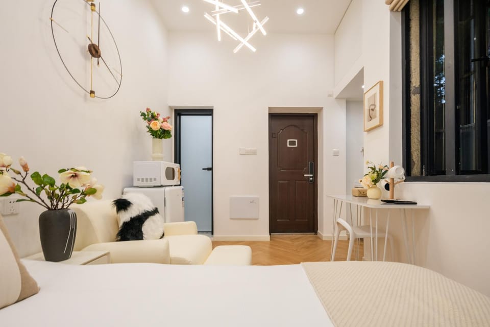 QingYan - Gentle Contemporary Studio with Lounge Corner Apartment in Shanghai