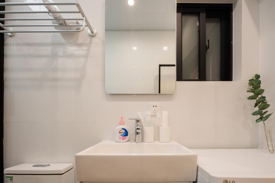 QingYan - Gentle Contemporary Studio with Lounge Corner Apartment in Shanghai