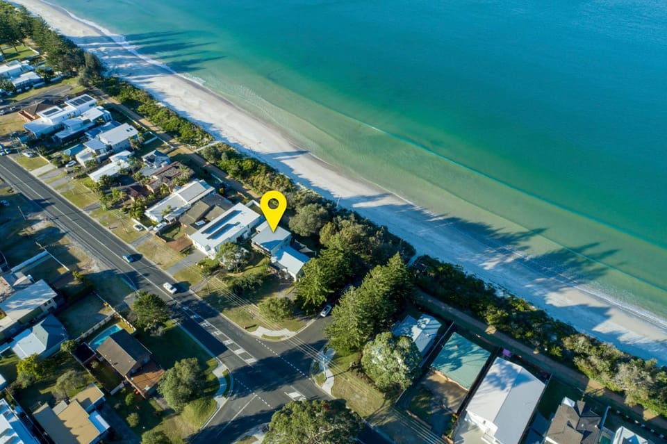 Property building, Natural landscape, Bird's eye view, Beach, Sea view