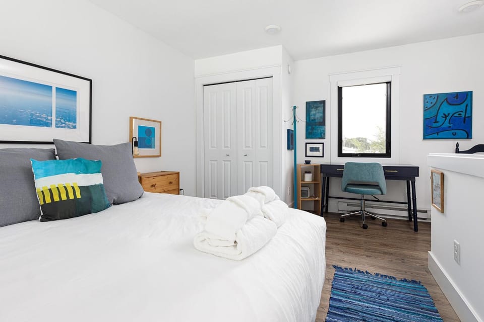 Waterscape Loft at City Limit Lofts - Walk & Bike to Downtown Apartment in Traverse City