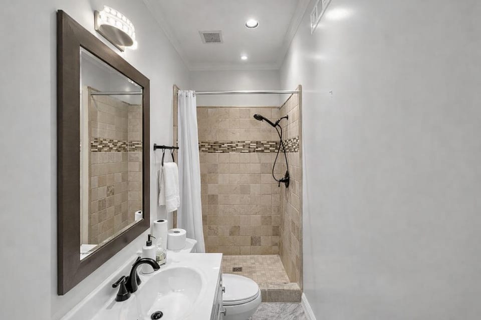 Shower, Toilet, Bathroom