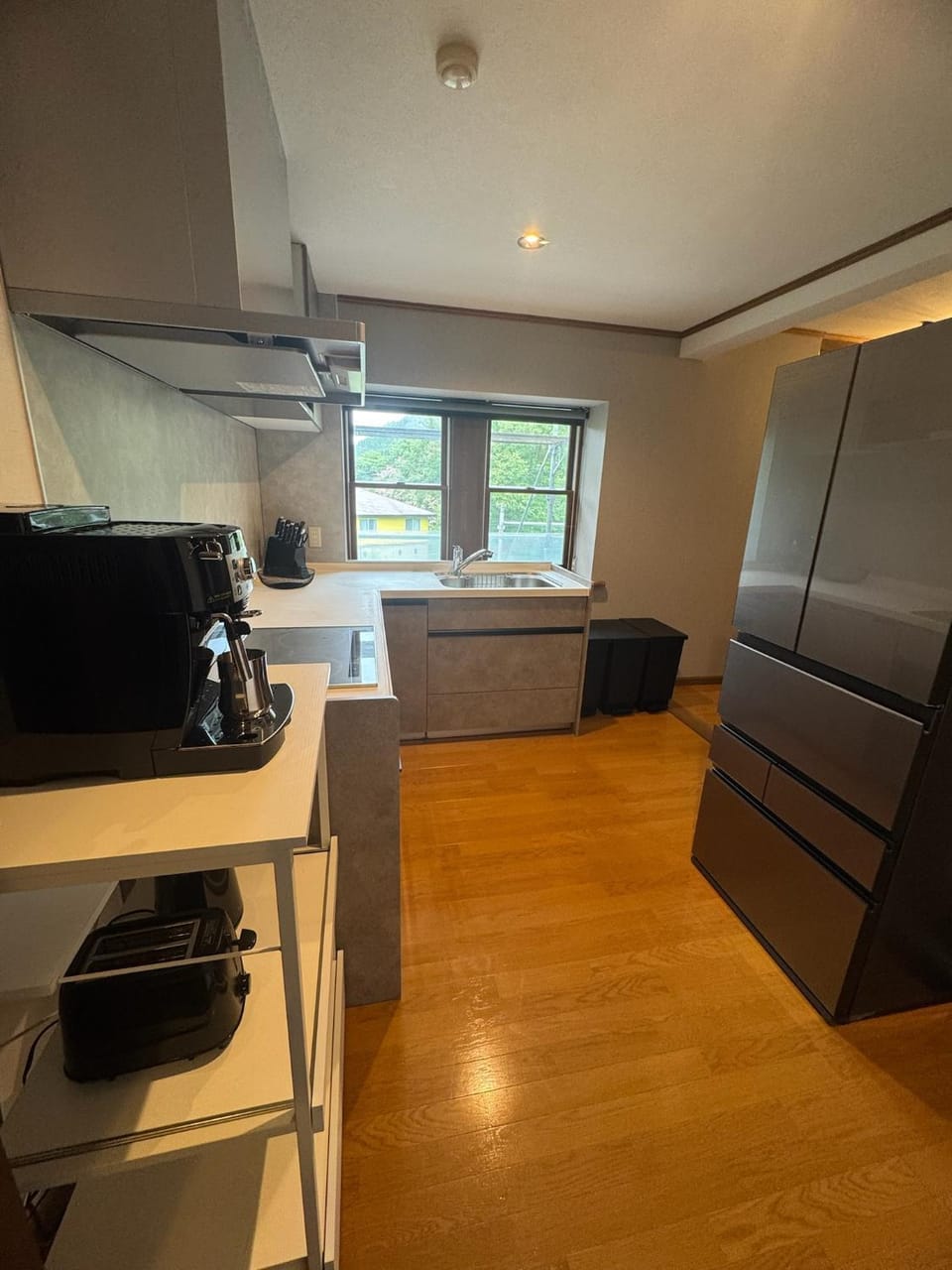 Coffee/tea facilities, oven, stove, toaster, kitchen