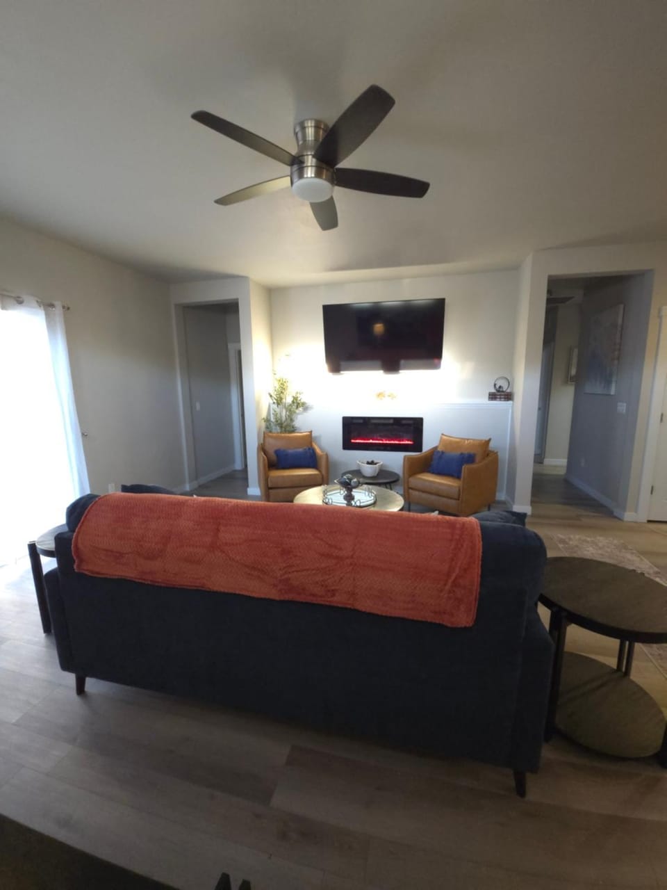 Communal lounge/ TV room, TV and multimedia, Photo of the whole room, fireplace