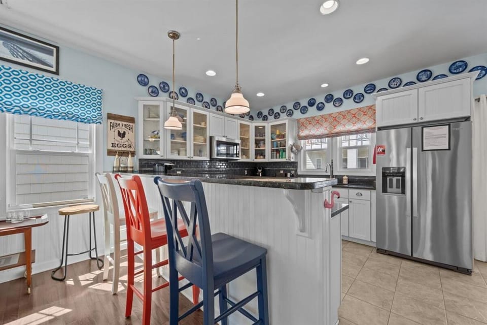 Coastal Escape, Pool, Elevator -Salty Pause Apartment in Surf City