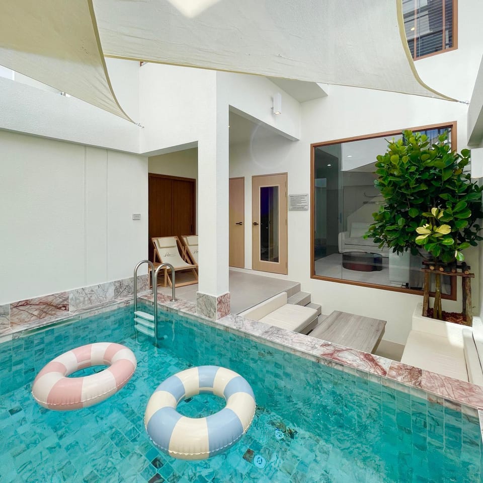 Swan Private Pool Villa Bangsaen Villa in Chon Buri Changwat