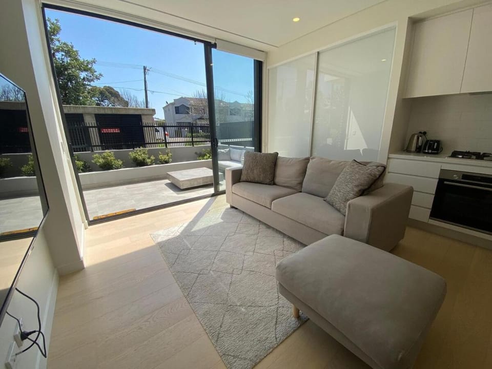 Executive One Bedroom apartment and Courtyard Retreat Apartment in Sydney