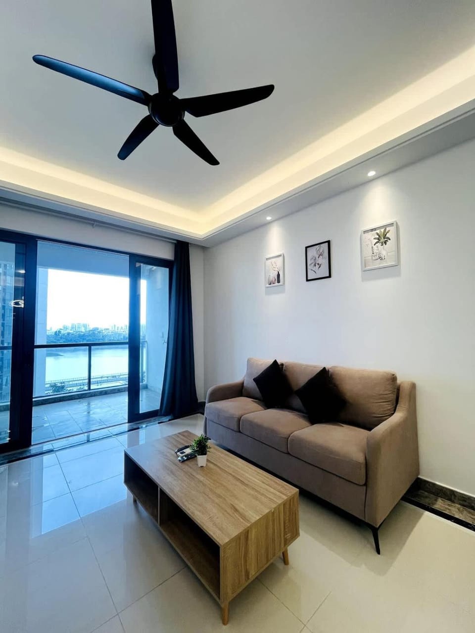 Topaz Homes at R&F - free WiFi and 1 Car Park House in Johor Bahru