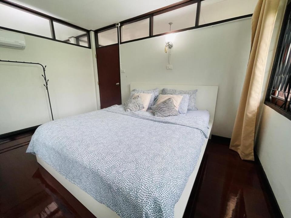 4BR House max 10pax, Near MRT and Local Place Apartment in Thailand