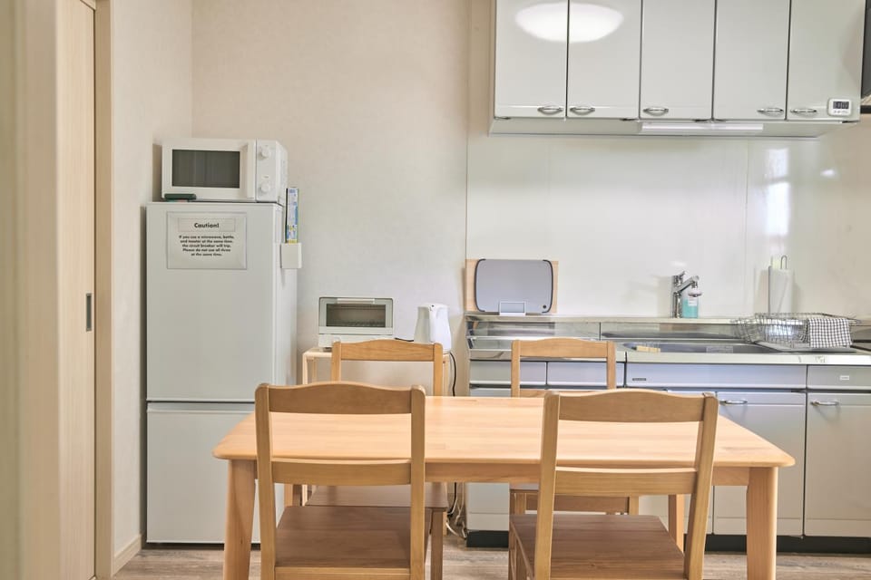 Photo of the whole room, Dining area, kitchen