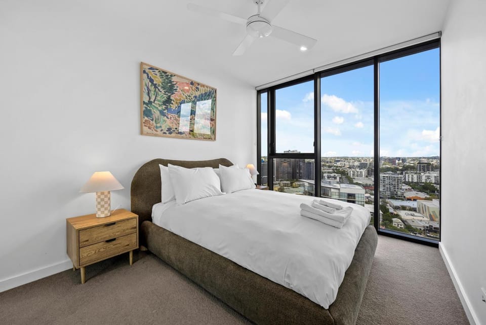 Stylish Apt with Stunning Views, Pool, Gym & Parking Apartment in Brisbane City