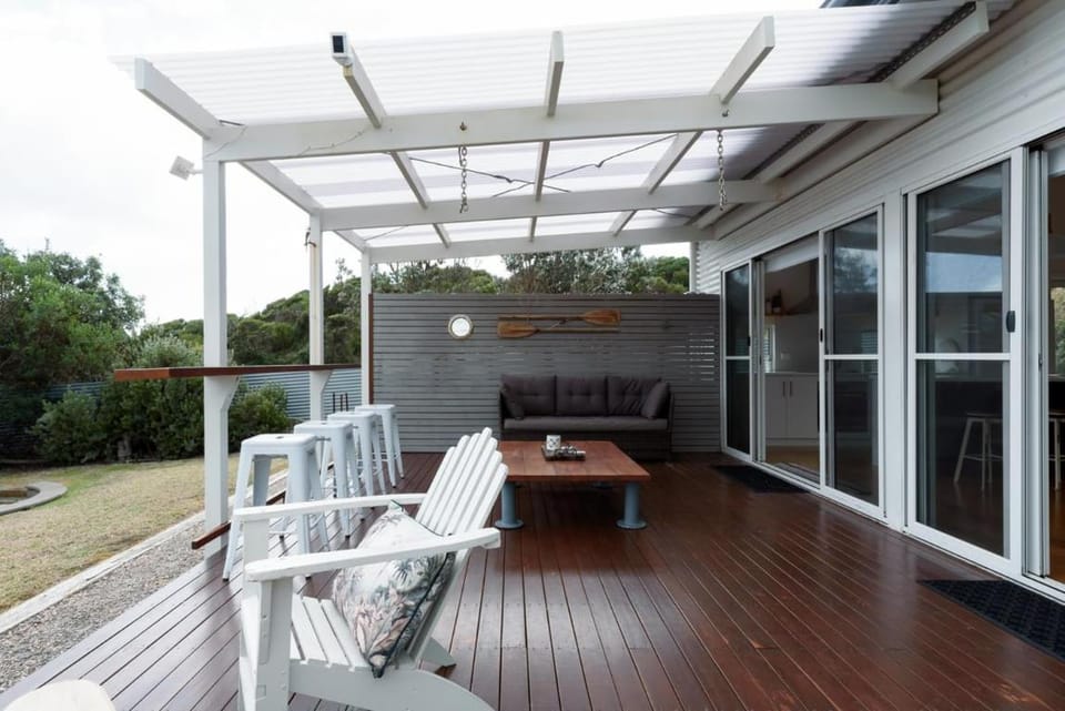 Low Head Coastal Haven: Your Seaside Escape House in Low Head