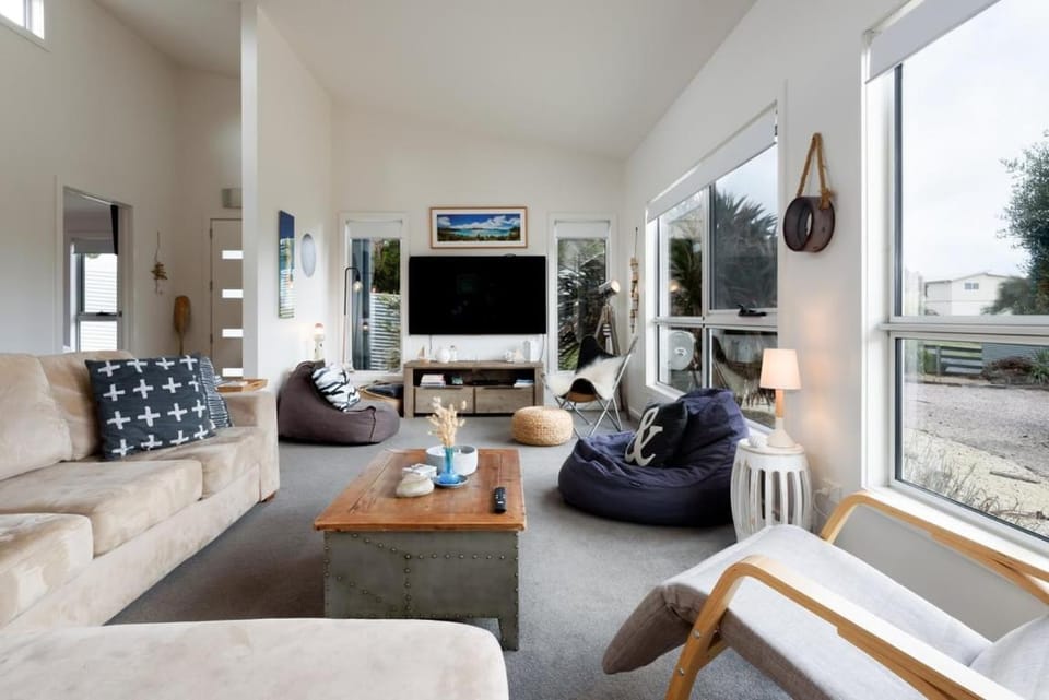 Low Head Coastal Haven: Your Seaside Escape House in Low Head