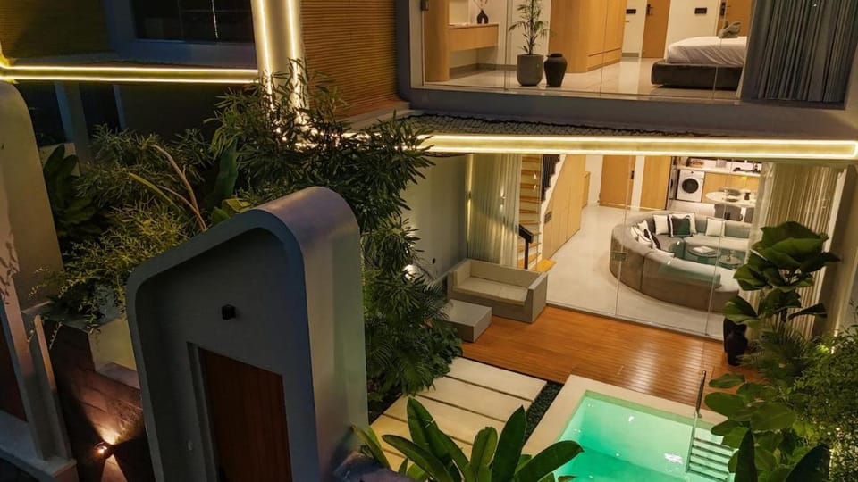 Modern 2BR Design Haven with green views, rooftop Villa in North Kuta