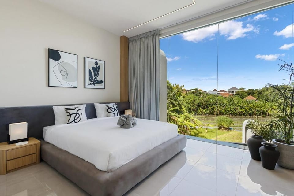 Modern 2BR Design Haven with green views, rooftop Villa in North Kuta