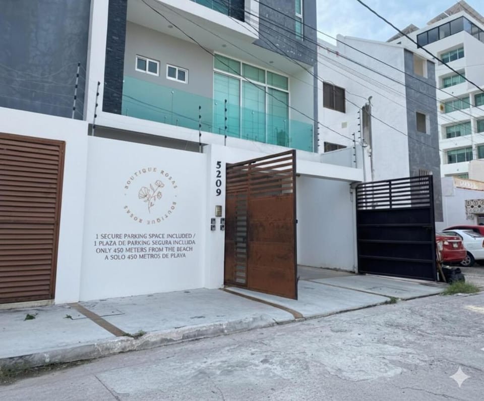 Golden Zone Gem 3-Suite Apt with Parking Apartment in Mazatlan