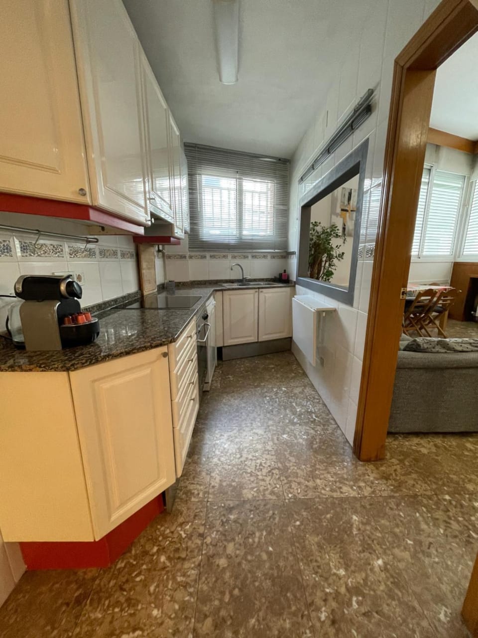 Coffee/tea facilities, Kitchen or kitchenette, dishwasher