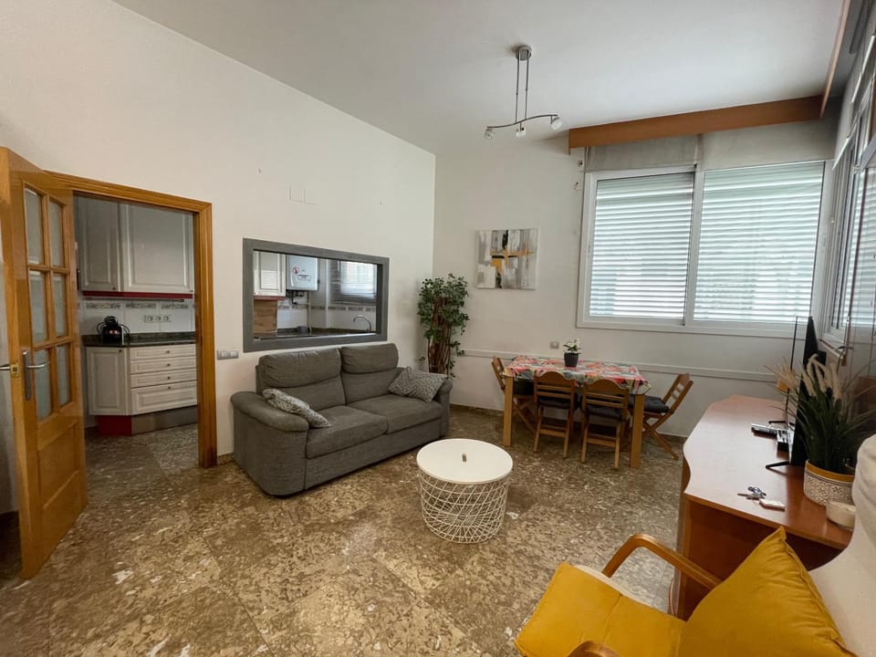 TV and multimedia, Living room, Seating area, Dining area