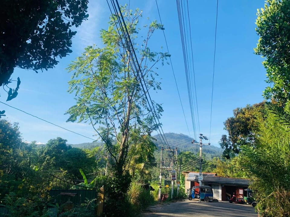 Ella, Private One-Bedroom Apartment with Attached Bath & Open Kitchen - Villa in Uva Province, Sri Lanka