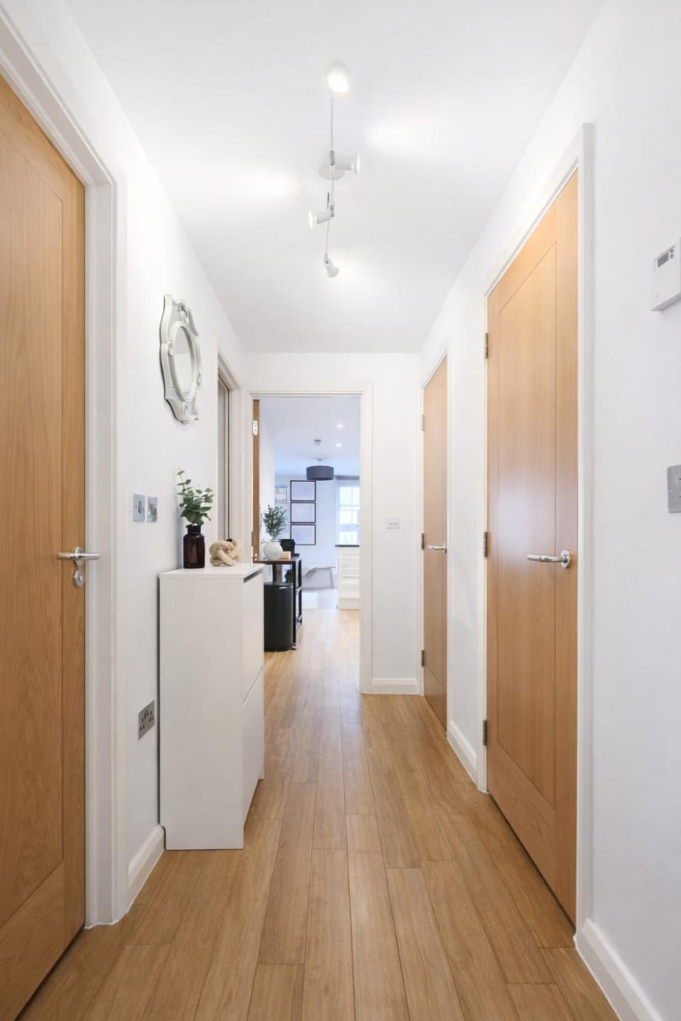 Central Windsor, FREE Parking 300m to Castle, Pet Friendly Apartment in Windsor