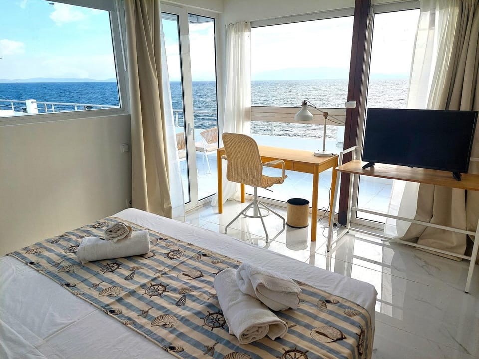 Luxury Seafront Panorama Penthouse Apartment in Decentralized Administration of the Aegean