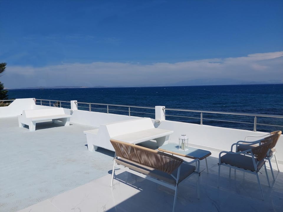 Luxury Seafront Panorama Penthouse Apartment in Decentralized Administration of the Aegean