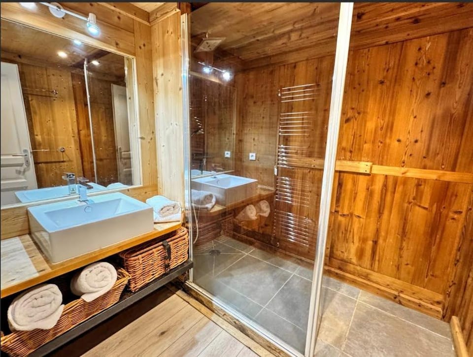 L'ours Et L'ange Chalet in Landry