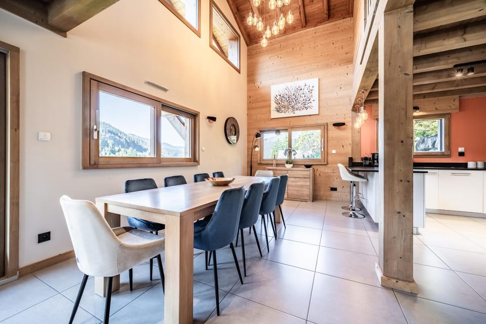 Kitchen or kitchenette, Seating area, Dining area