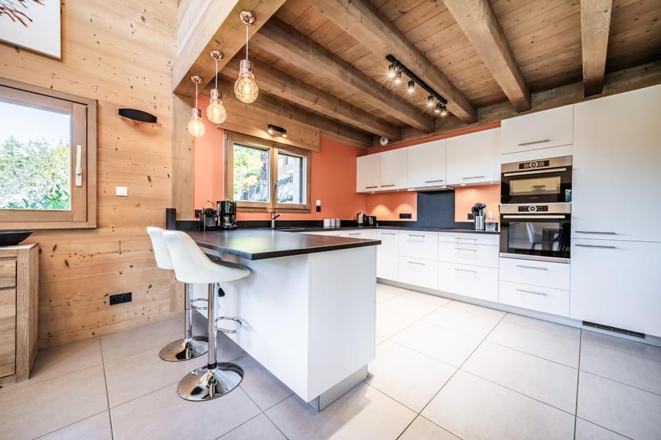Kitchen or kitchenette, Dining area, stove