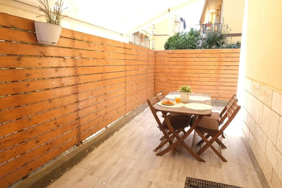 Rome - Oasis with Private Garden in Parco Pamphilj Apartment in Rome