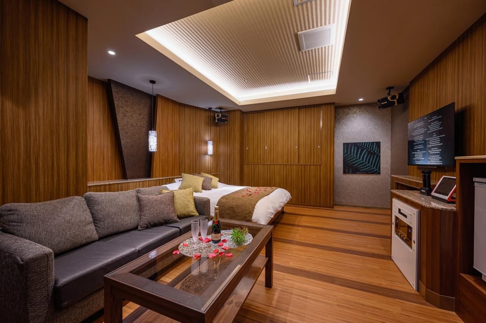Bed, TV and multimedia, Photo of the whole room