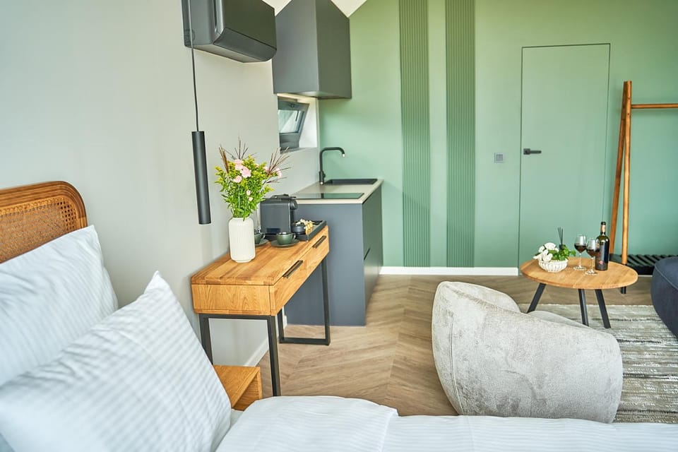Kitchen or kitchenette, Seating area