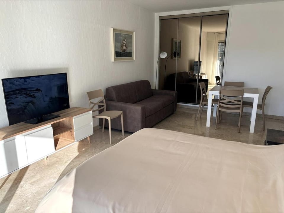 L'Azur Spacieux - 6 personnes - WiFi - Terrasse - Clim Apartment in Nice