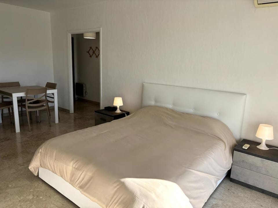 L'Azur Spacieux - 6 personnes - WiFi - Terrasse - Clim Apartment in Nice