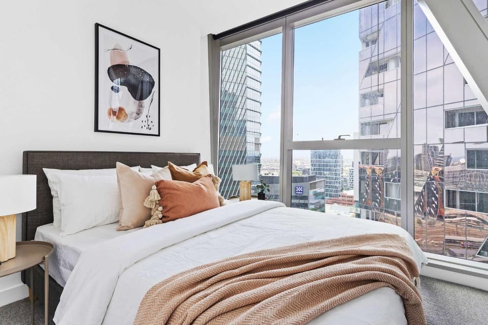 Docklands 3BR Getaway Harbour View & Free Parking Apartment in Melbourne