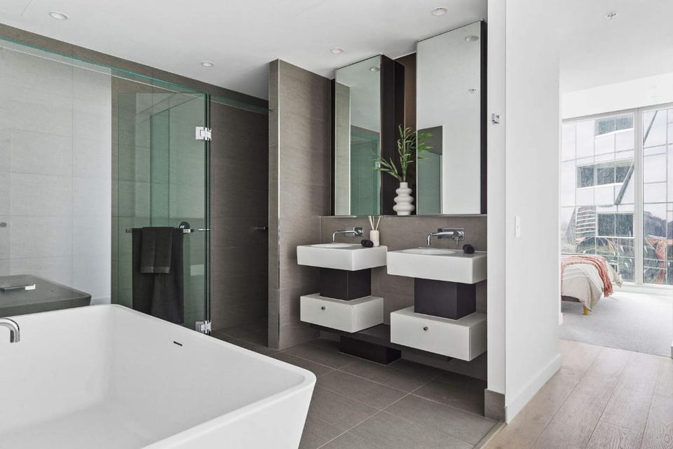 Docklands 3BR Getaway Harbour View & Free Parking Apartment in Melbourne