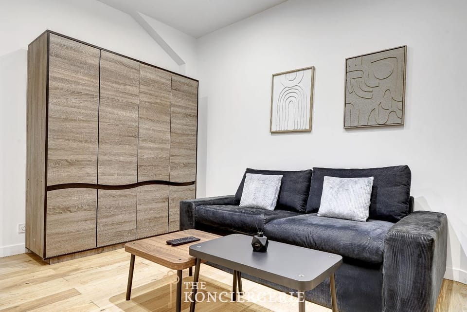 BM - 71 Victor Hugo Apartment in Levallois-Perret