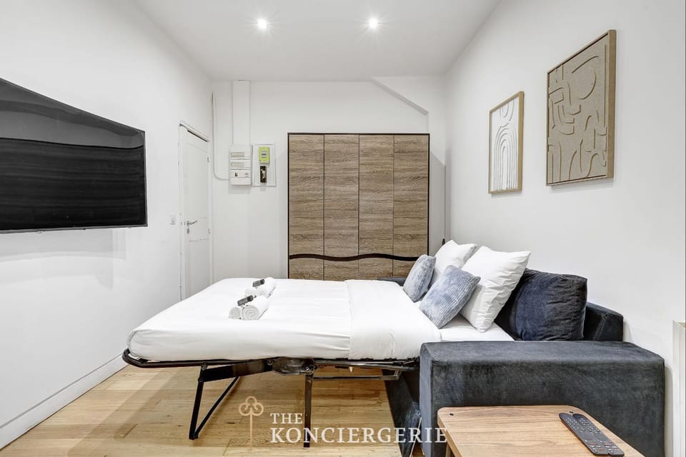 BM - 71 Victor Hugo Apartment in Levallois-Perret