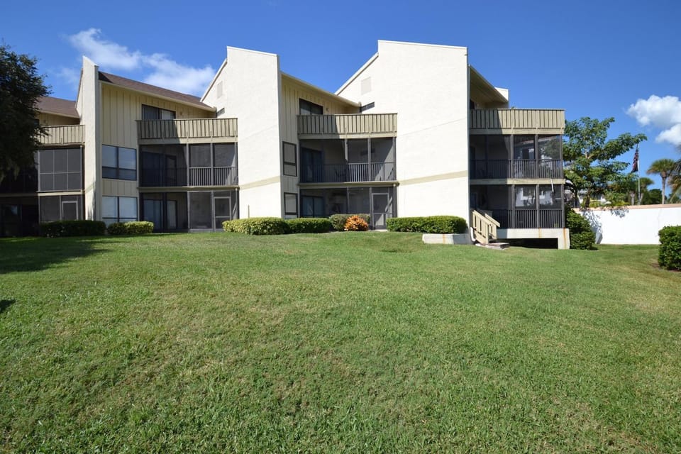 Bay Oaks - E01 House in Siesta Beach