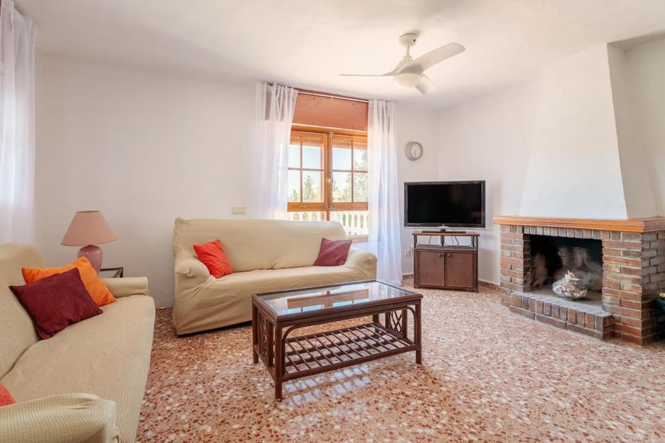 TV and multimedia, Living room, fireplace