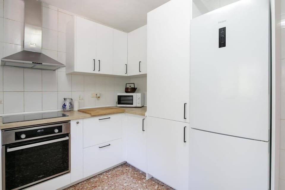 Kitchen or kitchenette, dishwasher, oven, pet friendly, stove, toaster