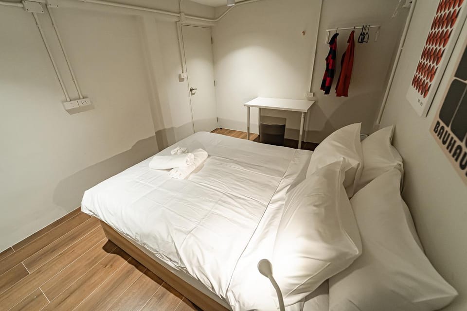 Bed, Photo of the whole room, towels