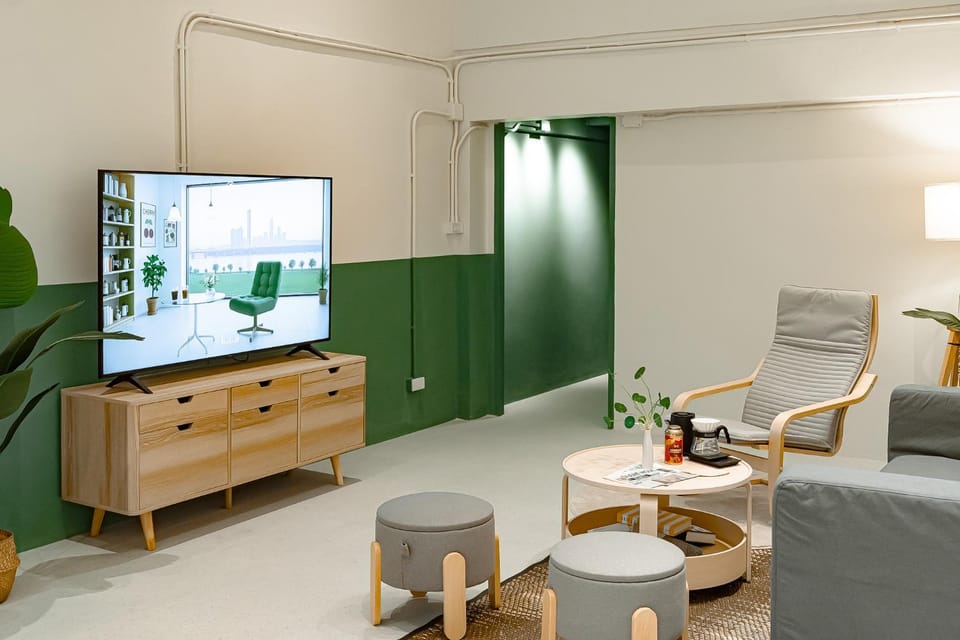 TV and multimedia, Living room, Seating area, Evening entertainment
