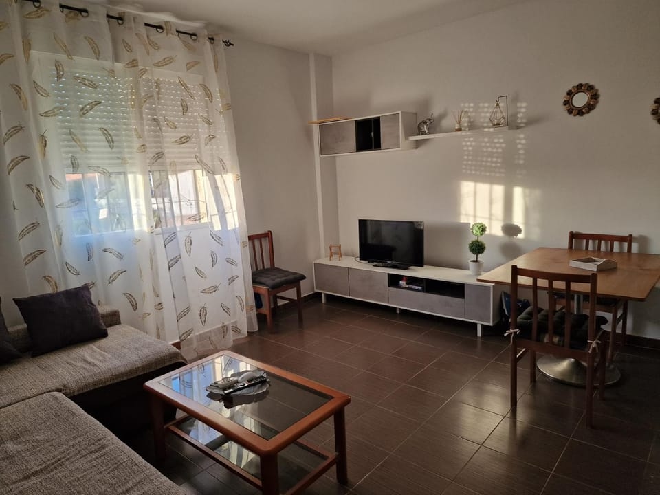 Communal lounge/ TV room, TV and multimedia, Living room, Dining area